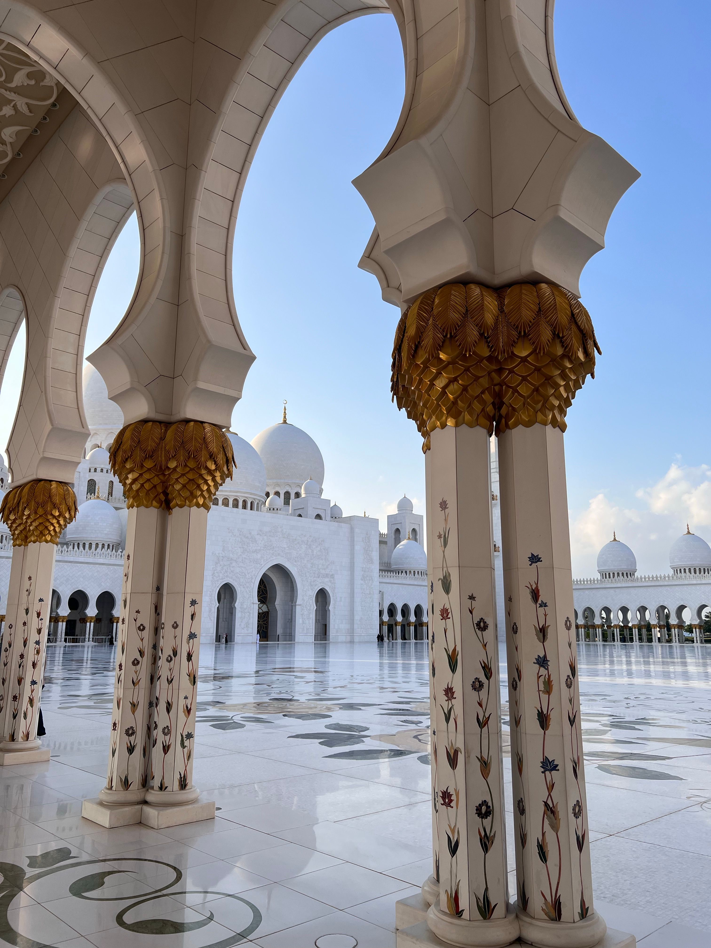 Ornate Columns in Grand Mosque · Free Stock Photo