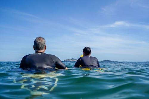 Δωρεάν στοκ φωτογραφιών με wetsuit, άθλημα, άνδρες