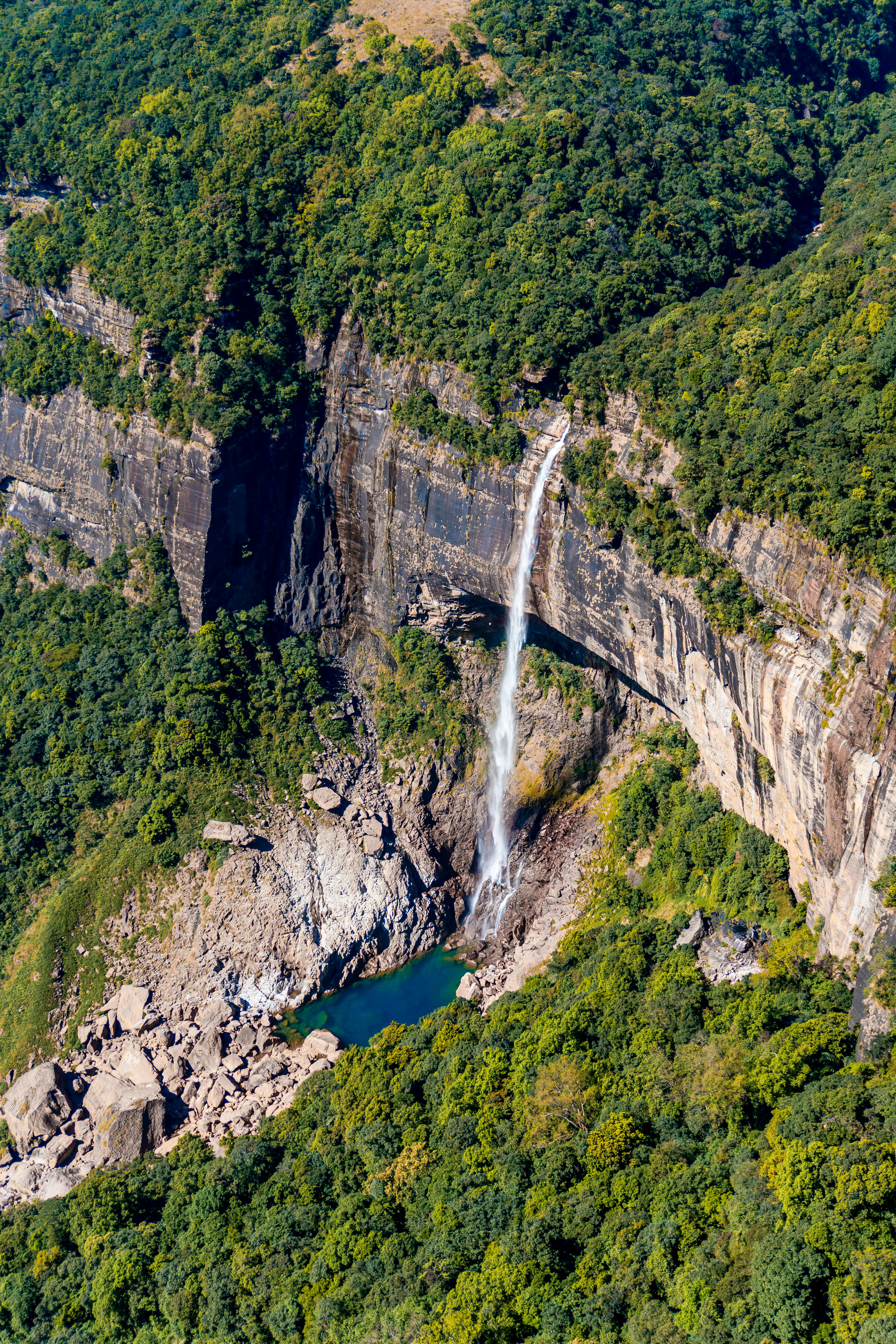 7 Waterfalls In Meghalaya That Will Wow You I Zee Zest