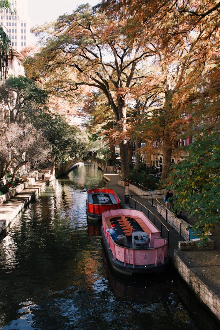 Tourist Boats In San Antonio