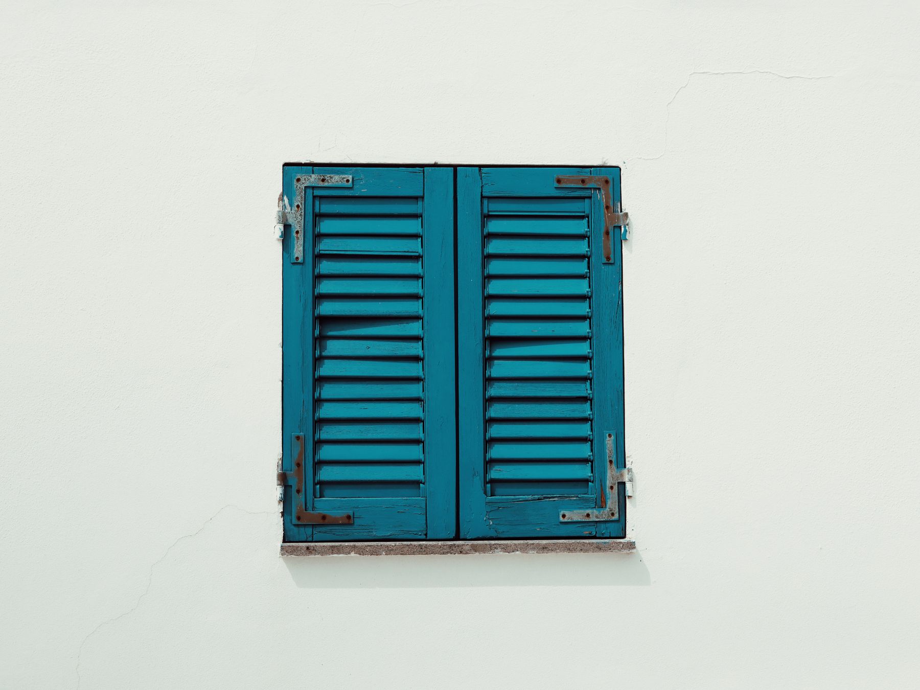Exterior Painting in Bethnal Green — surfaces prepped and cut in by hand