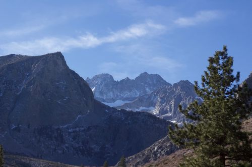 Free Breathtaking view of rugged mountains and pine trees in California, USA. Stock Photo