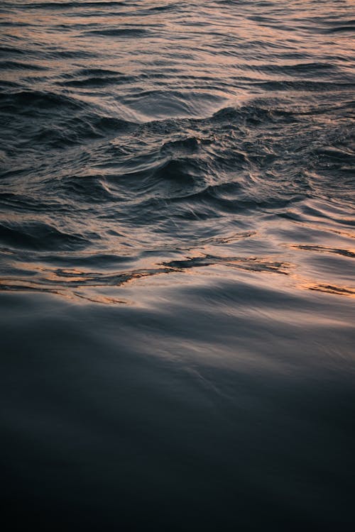 Tide Ripples in the Sea Water