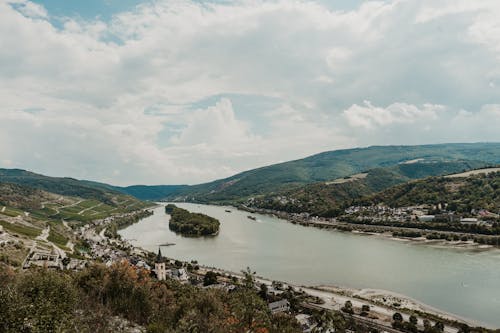 Foto stok gratis bangunan, berawan, bukit