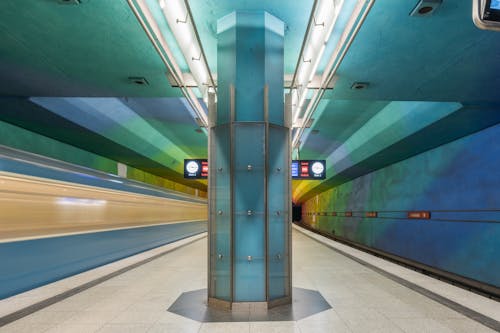 インテリア, トンネル, 公共交通機関の無料の写真素材