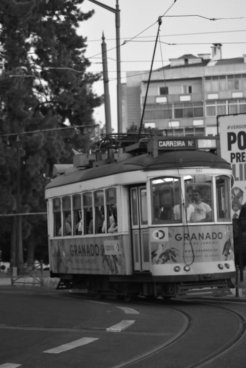 Immagine gratuita di binari del tram, Lisbona, paesaggio urbano