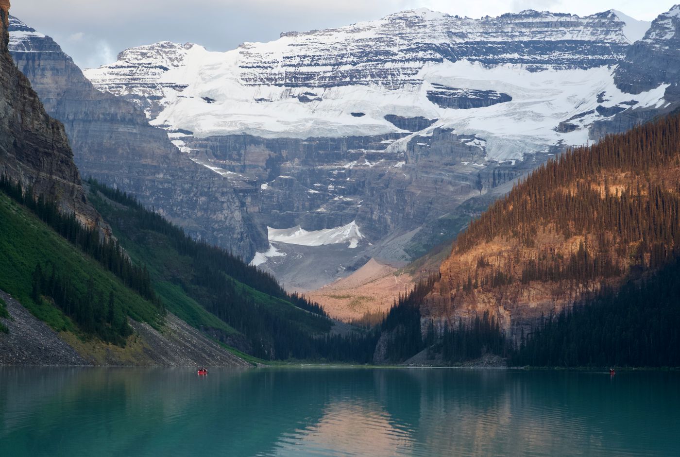 Lac Louise et montagnes du Canada