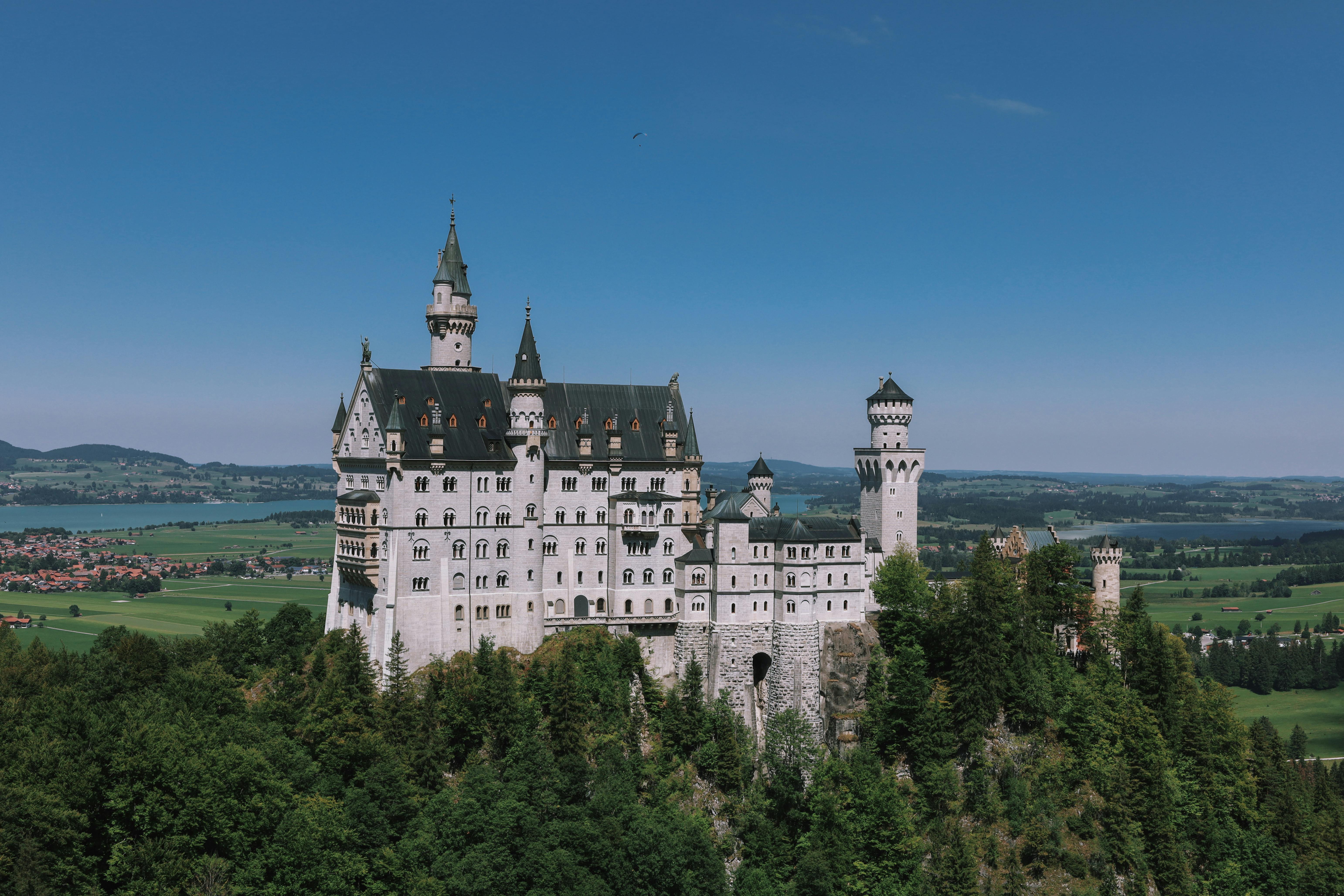 Fantasy RV Tours Featured on Discovery Channel TV Series — Photo by Sadettin Dogan on Pexels