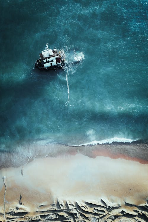 Free Aerial View of a Shipwreck near the Shore Stock Photo