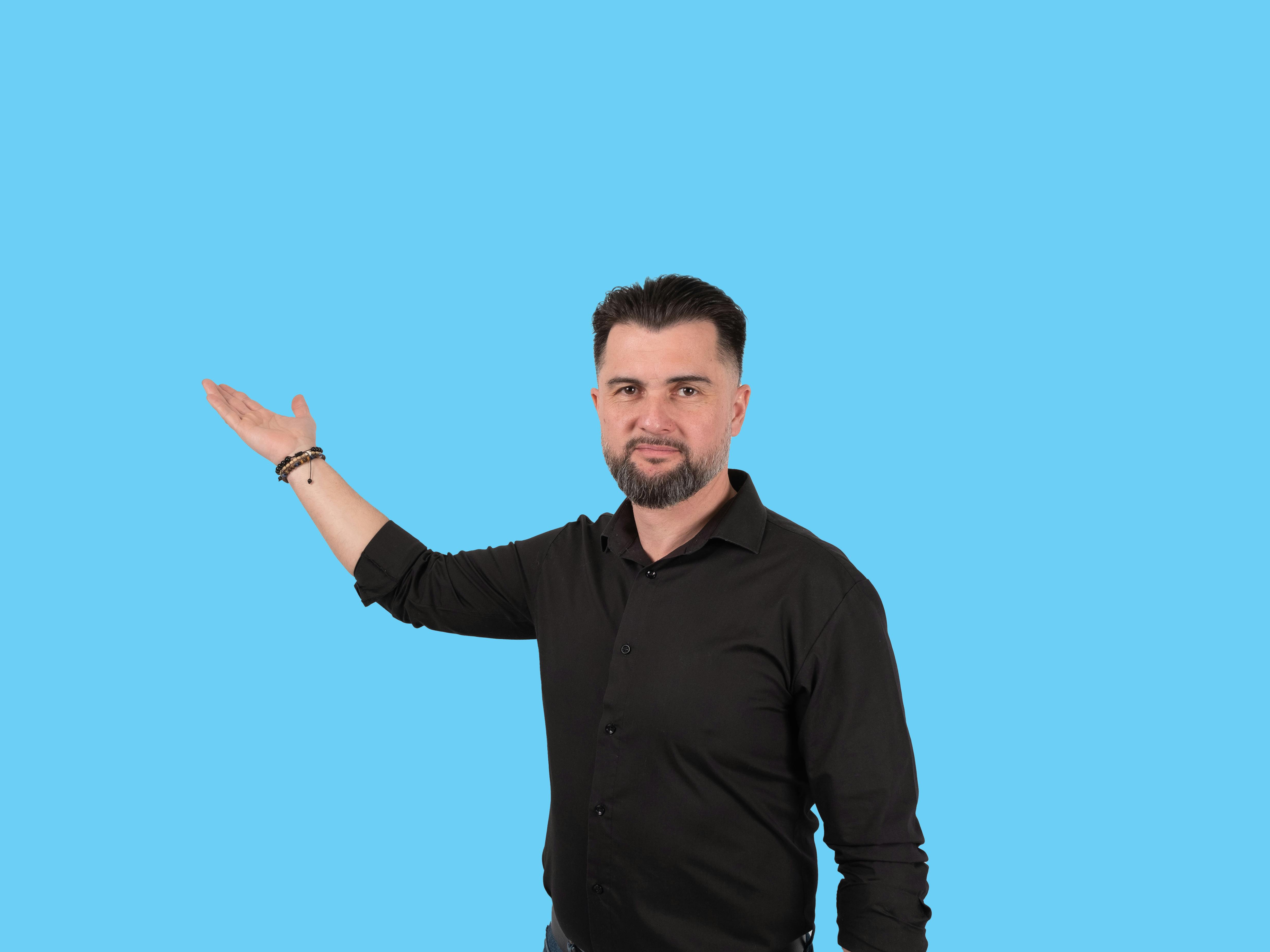 Gratis Fotos de stock gratuitas de alcanzar, anuncio, atuendo casual Foto de stock