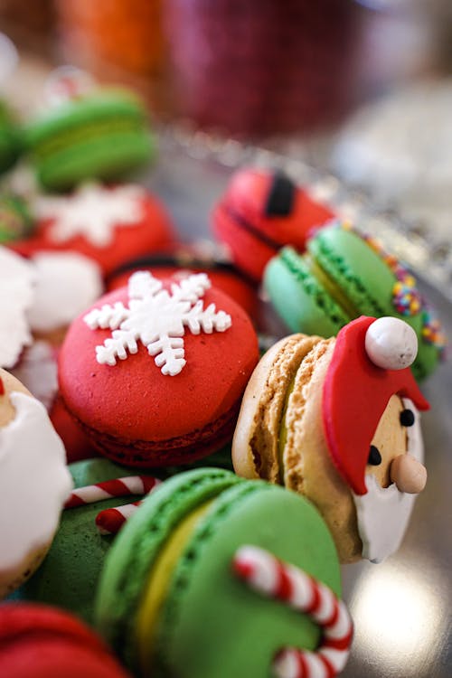 Christmas Decoration on Macarons Cookies