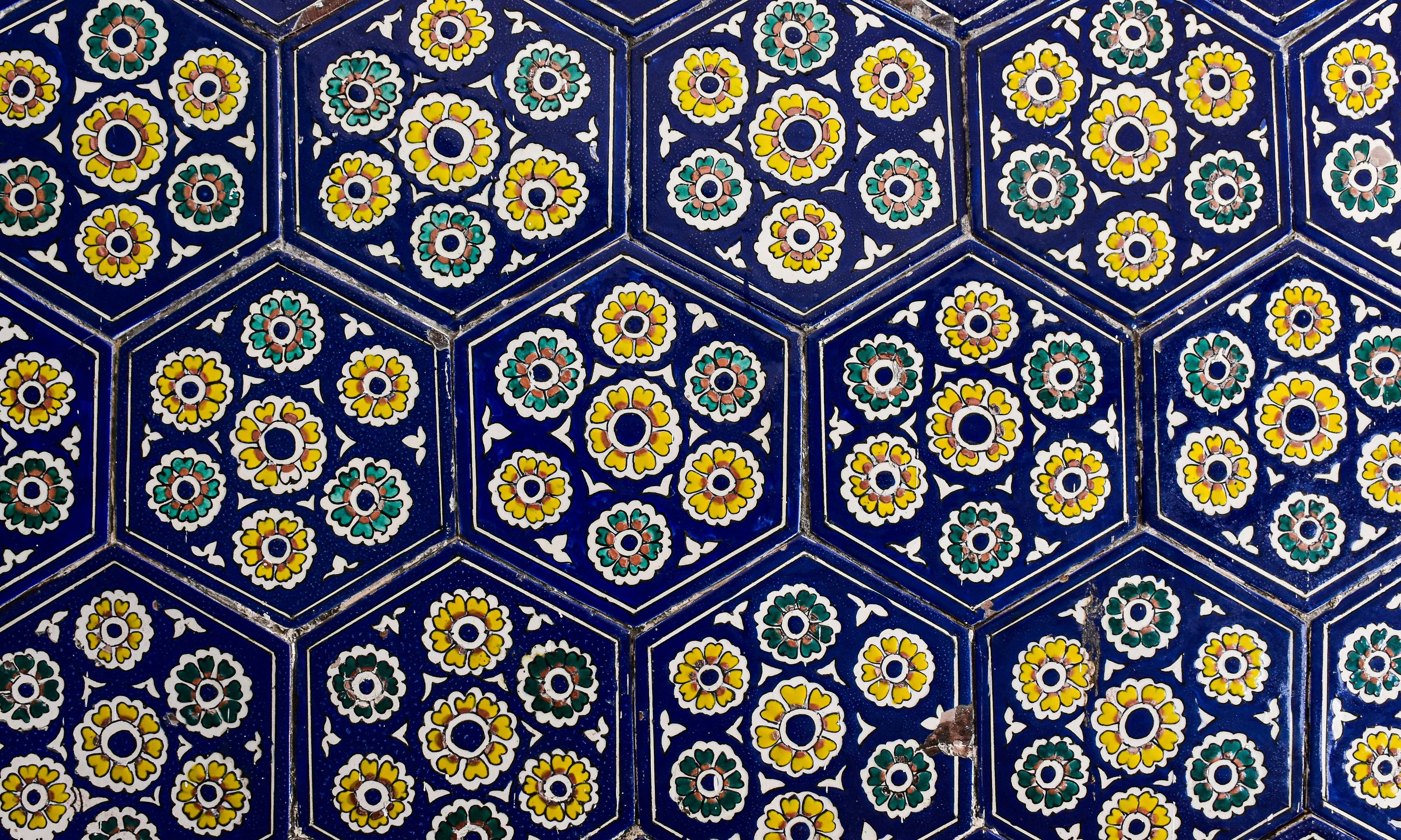 Azul Queen's Garden hexagonal tiles and garden boards - azul expansions comparison guide