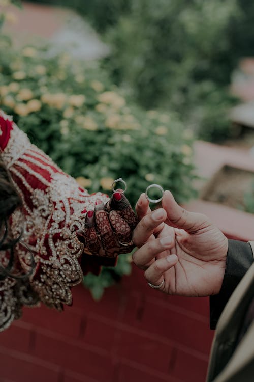 Foto profissional grátis de anéis, fechar-se, fotografia de casamento