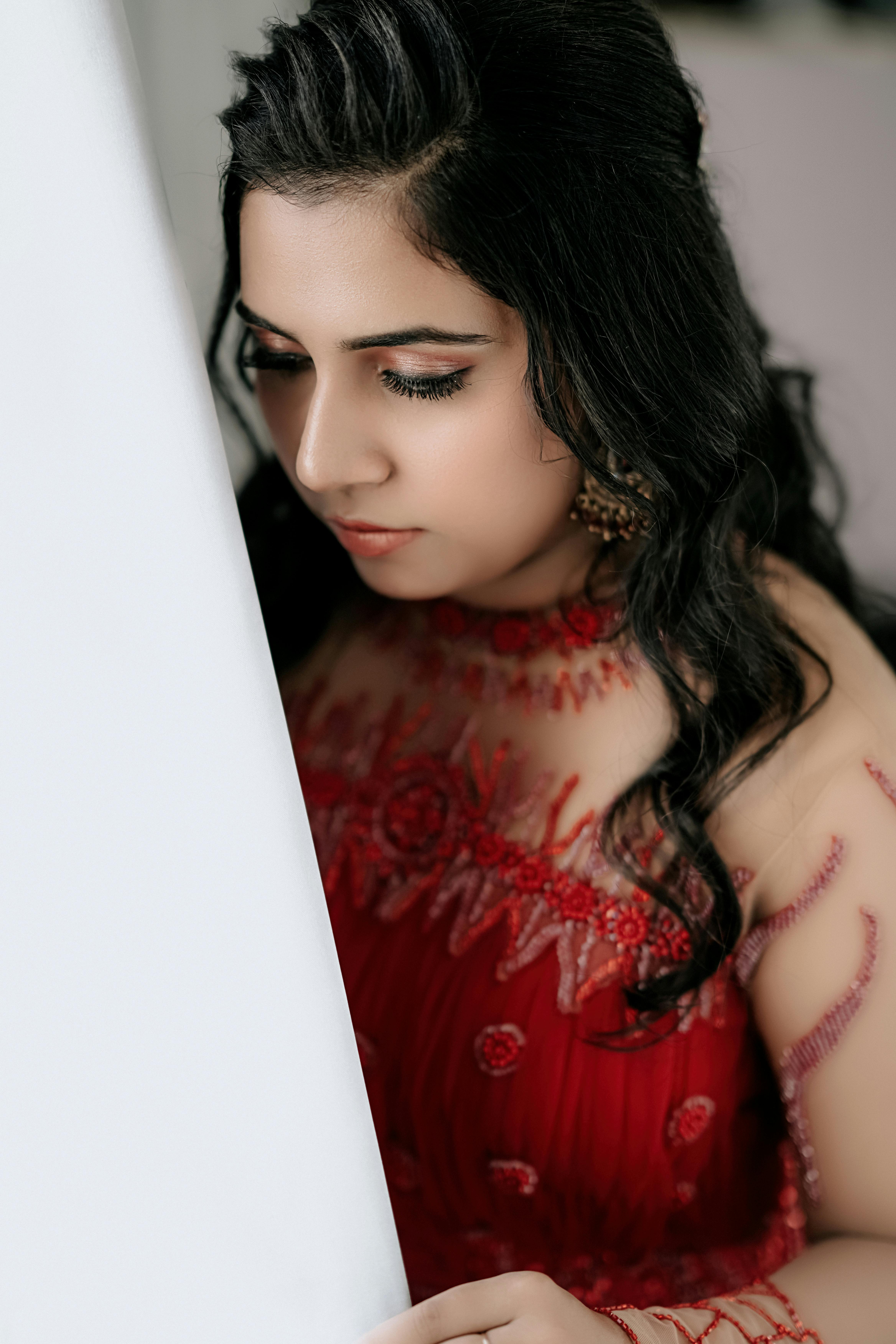 Portrait of blonde bride free stock photo