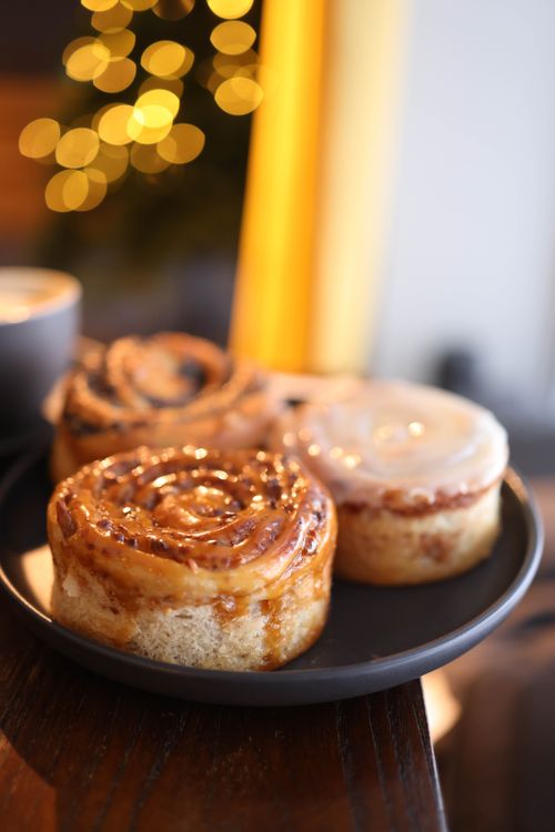 Free Close-up of freshly baked cinnamon rolls with icing. Stock Photo
