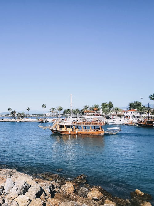 Free Boats in Harbor under Clear Sky Stock Photo