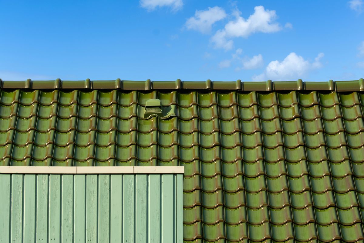 Why more California property owners are choosing metal roofing – clean modern rooftop