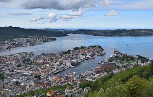 Ilmainen kuvapankkikuva tunnisteilla bergen, droonikuva, kaupungit