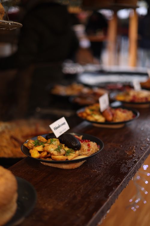 Free Tantalizing close-up of assorted street foods on rustic wooden table, perfect for food enthusiasts. Stock Photo