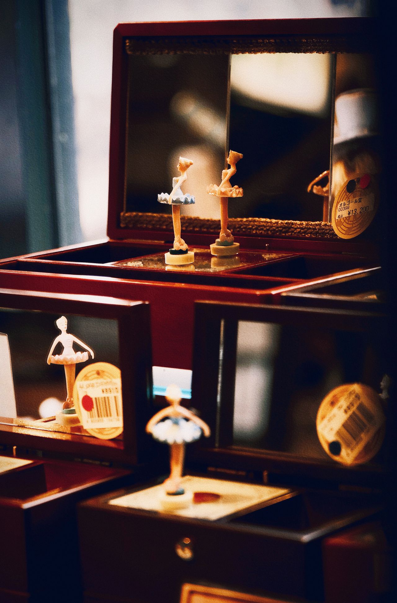 Inlaid wood music box