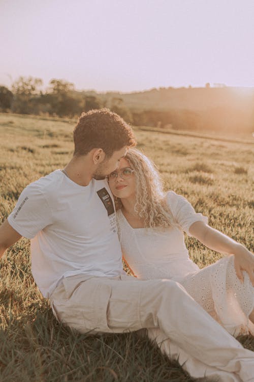 Foto profissional grátis de afetuoso, amoroso, casal jovem