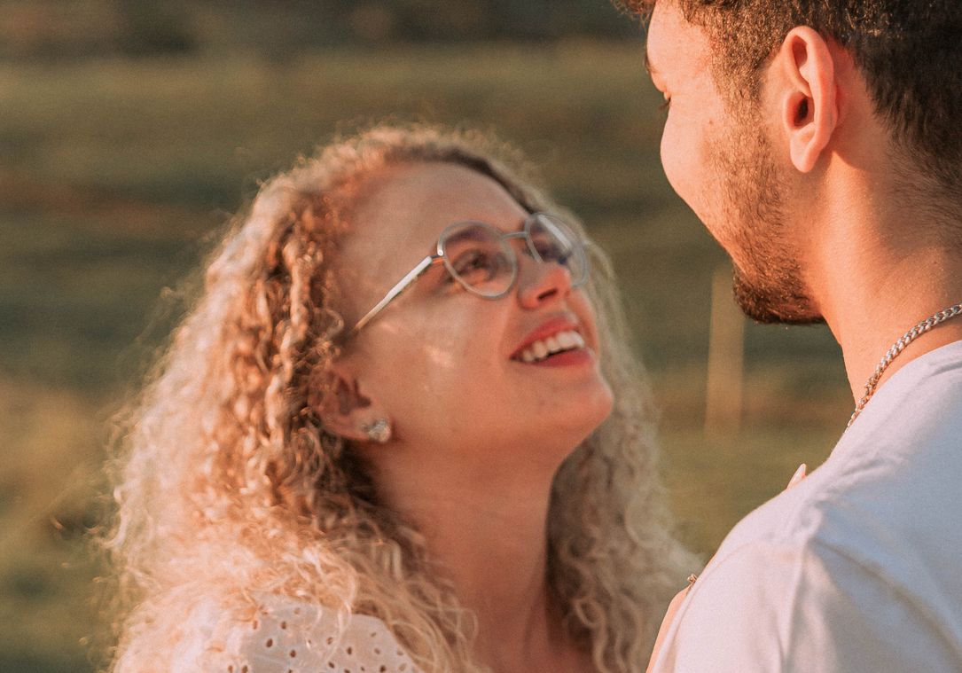Online dating: starting a conversation on a niche platform