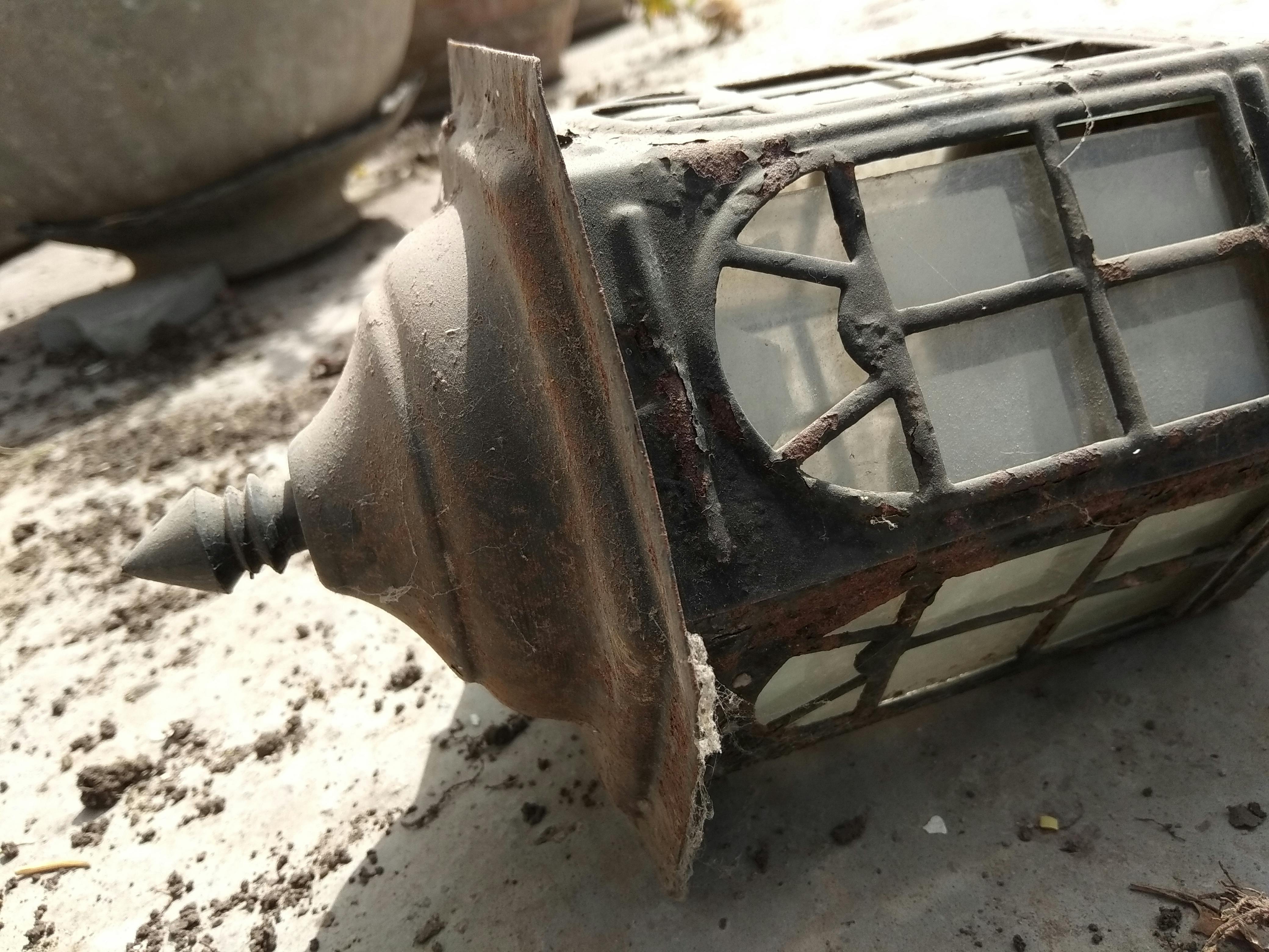 Free stock photo of Broken lamp, Rusted lamp, sad