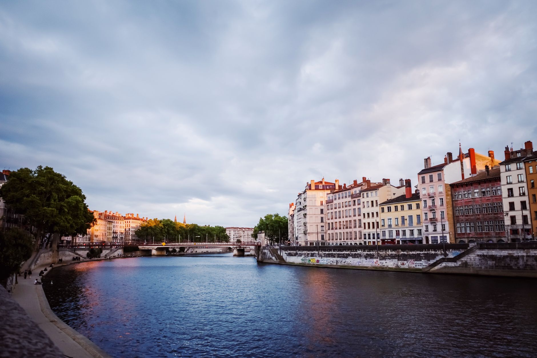 Drame à Lyon après une noyade accidentelle dans le Rhône pour un ballon