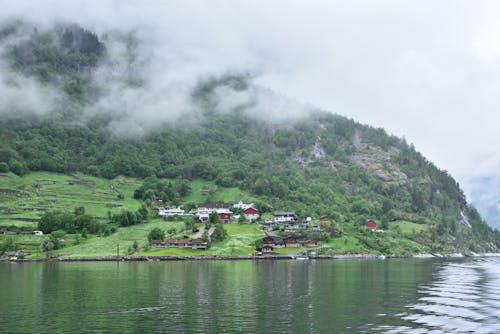 Kostnadsfri bild av bergen, by, byar