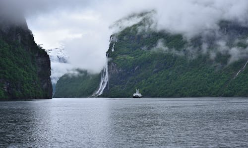 Gratis stockfoto met bergen, bergketen, bomen