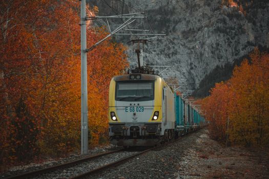 A train travels through autumn foliage in Belemedik, Adana, enhancing the scenic landscape.