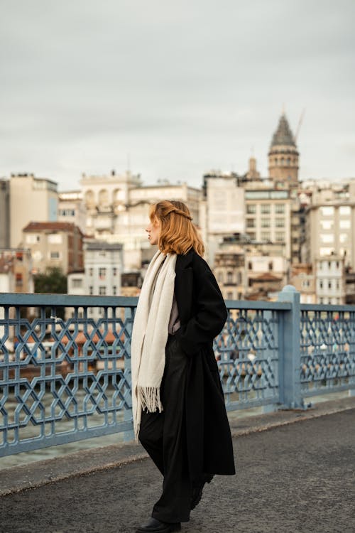 Základová fotografie zdarma na téma brunetka, černý kabát, Istanbul