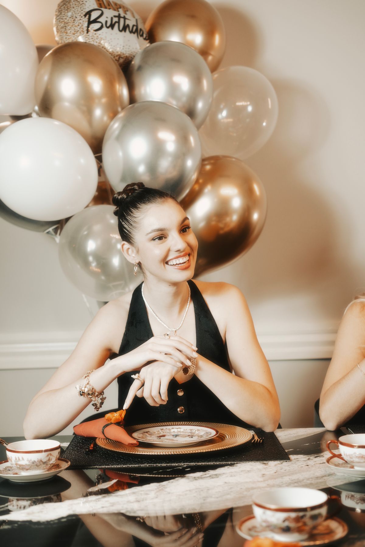 Table decorated with balloons for a celebration