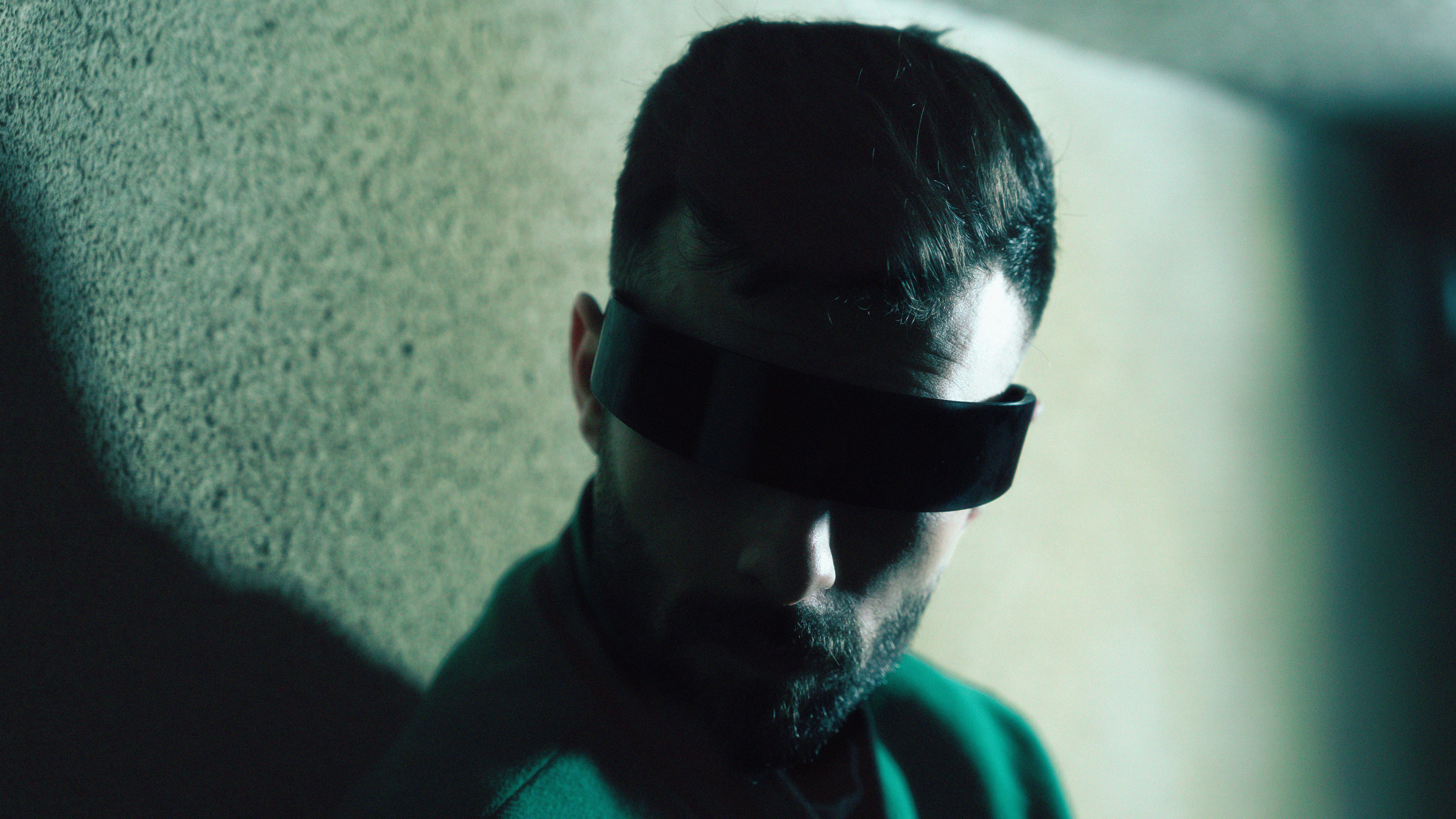 DJ-ul francez Kavinsky, cunoscut pentru coloana sonoră a filmului „Drive