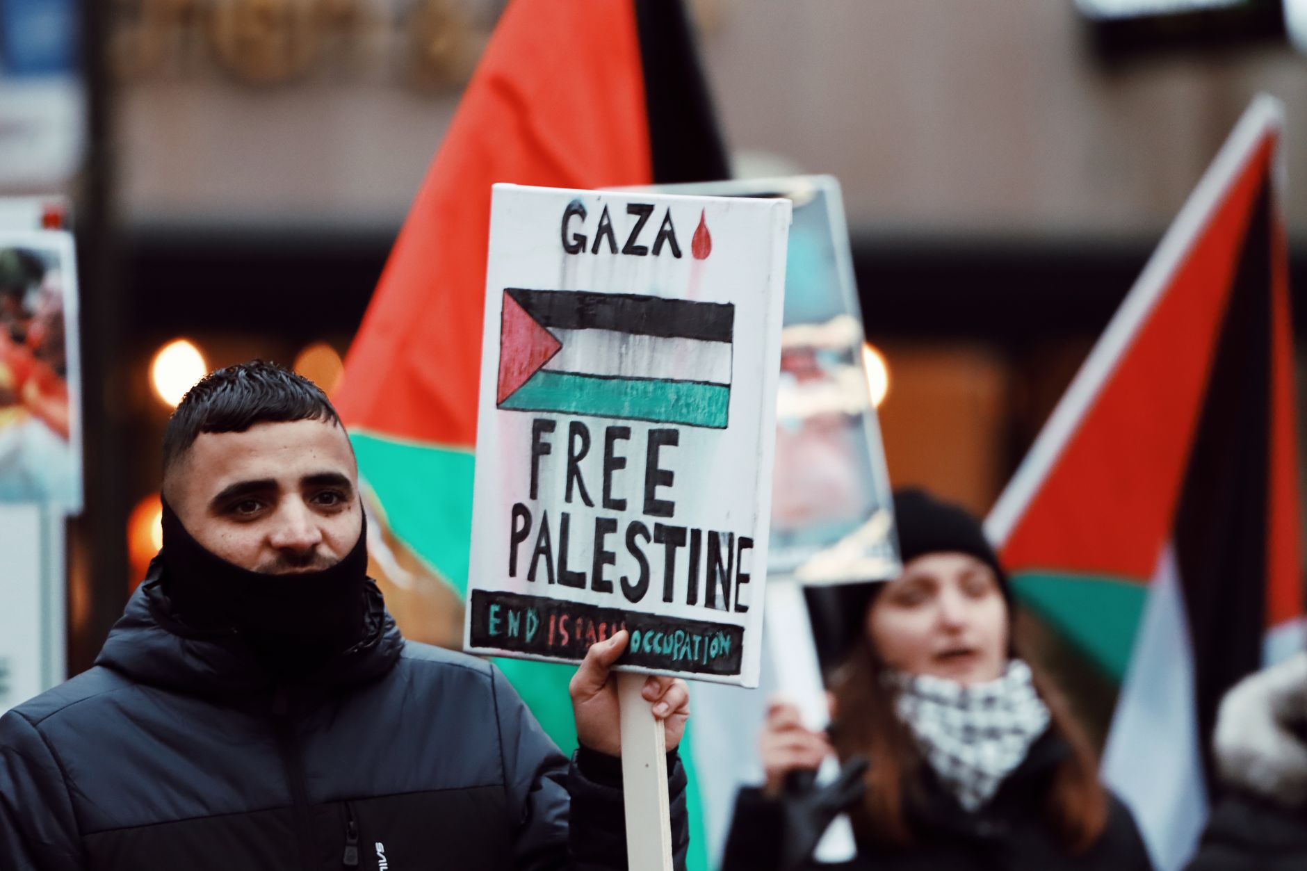 Fler V-politiker stryks efter Hamas-uttalanden