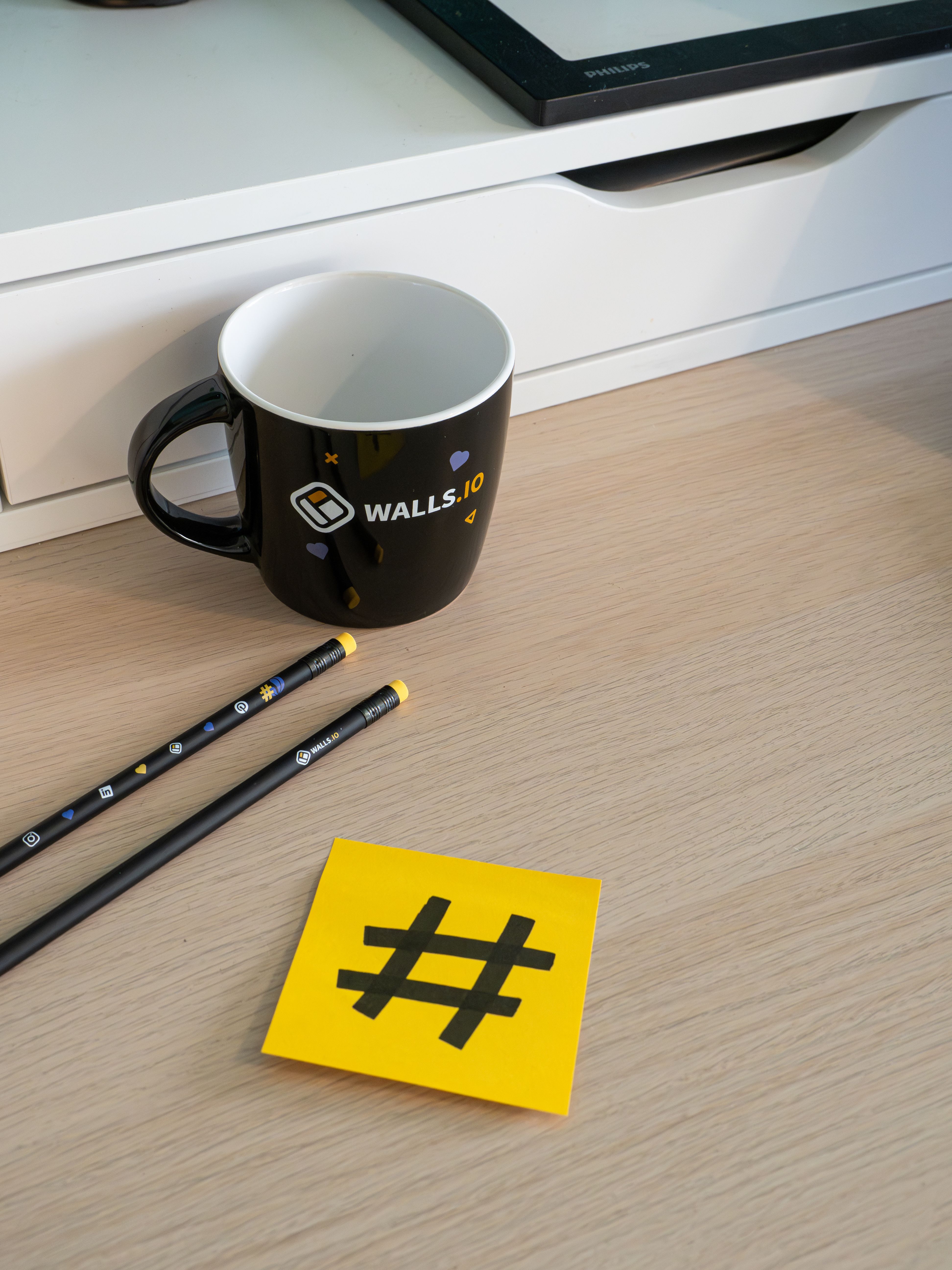 A Mug, Pens and a Sticky Note Lying on a Desk · Free Stock Photo