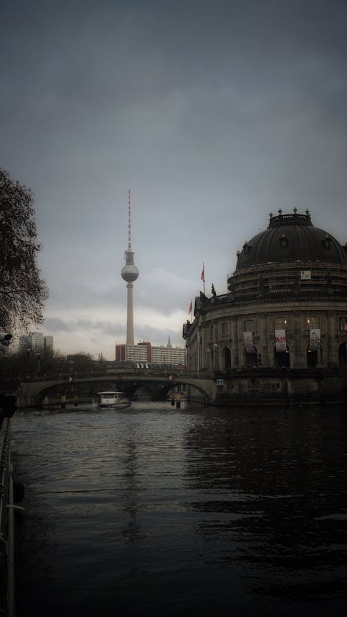 คลังภาพถ่ายฟรี ของ berliner fernsehturm, กรุงเบอร์ลิน, การสะท้อน