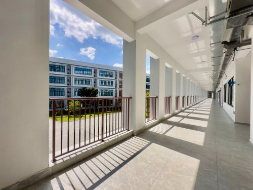 Free Spacious corridor with modern architectural design and ample sunlight, showing open facades. Stock Photo