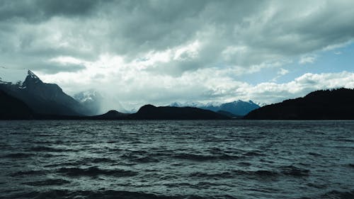 Безкоштовне стокове фото на тему «водойма, гірський хребет, гори»