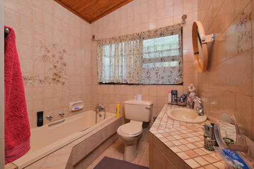 Gratis stockfoto met badkamer, badkuip, interieurontwerp