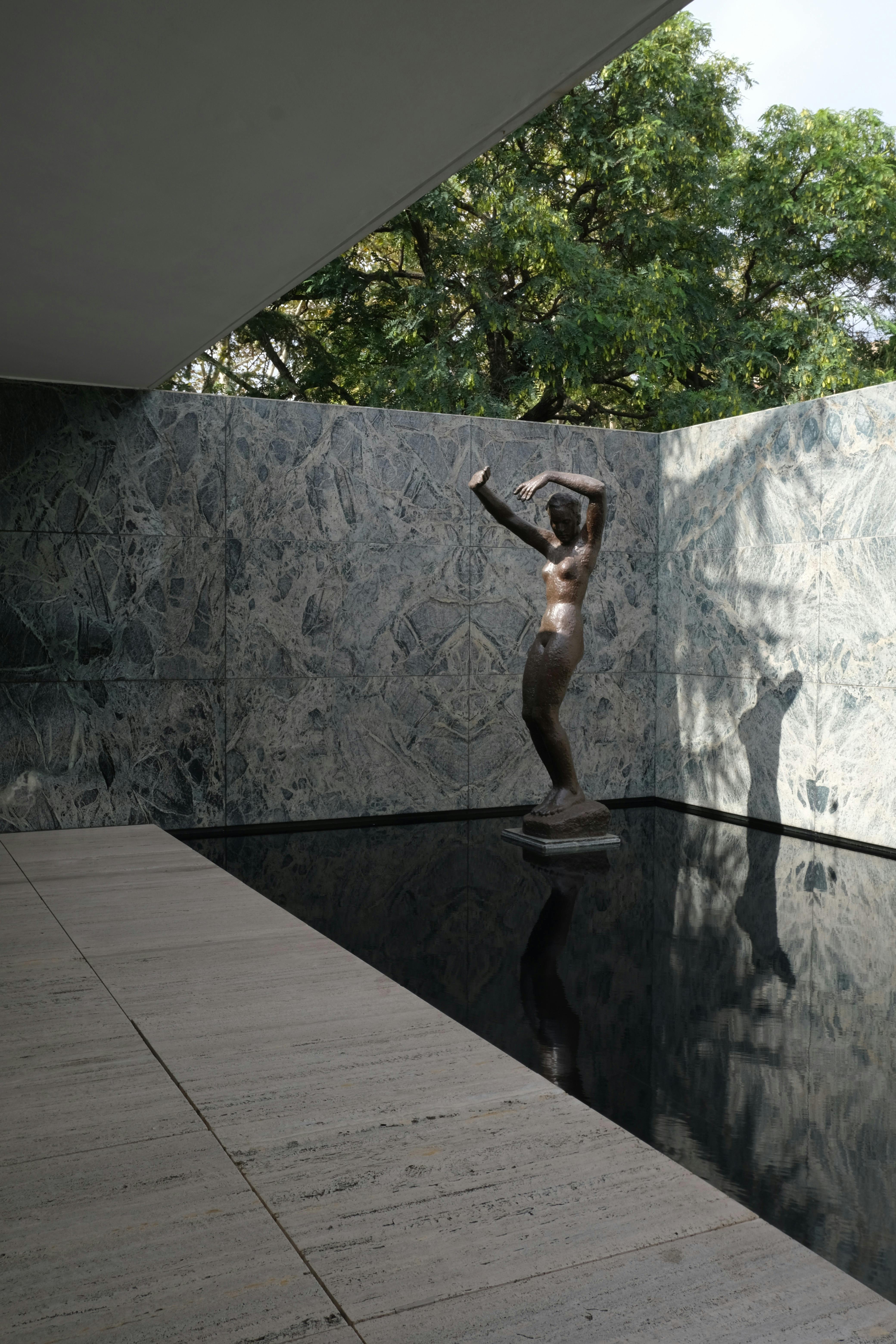Gạch Marble Trắng Vân Mây: Xu Hướng Trang Trí Nhà Cửa 1 Gạch Marble Trắng Vân Mây: Xu Hướng Trang Trí Nhà Cửa