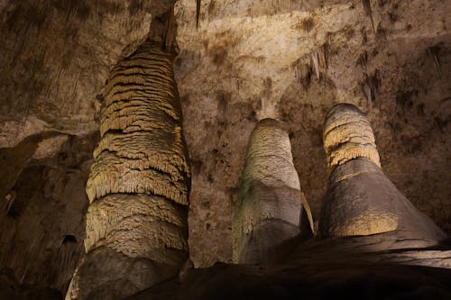 Бесплатное стоковое фото с геология, освещенный, пещера
