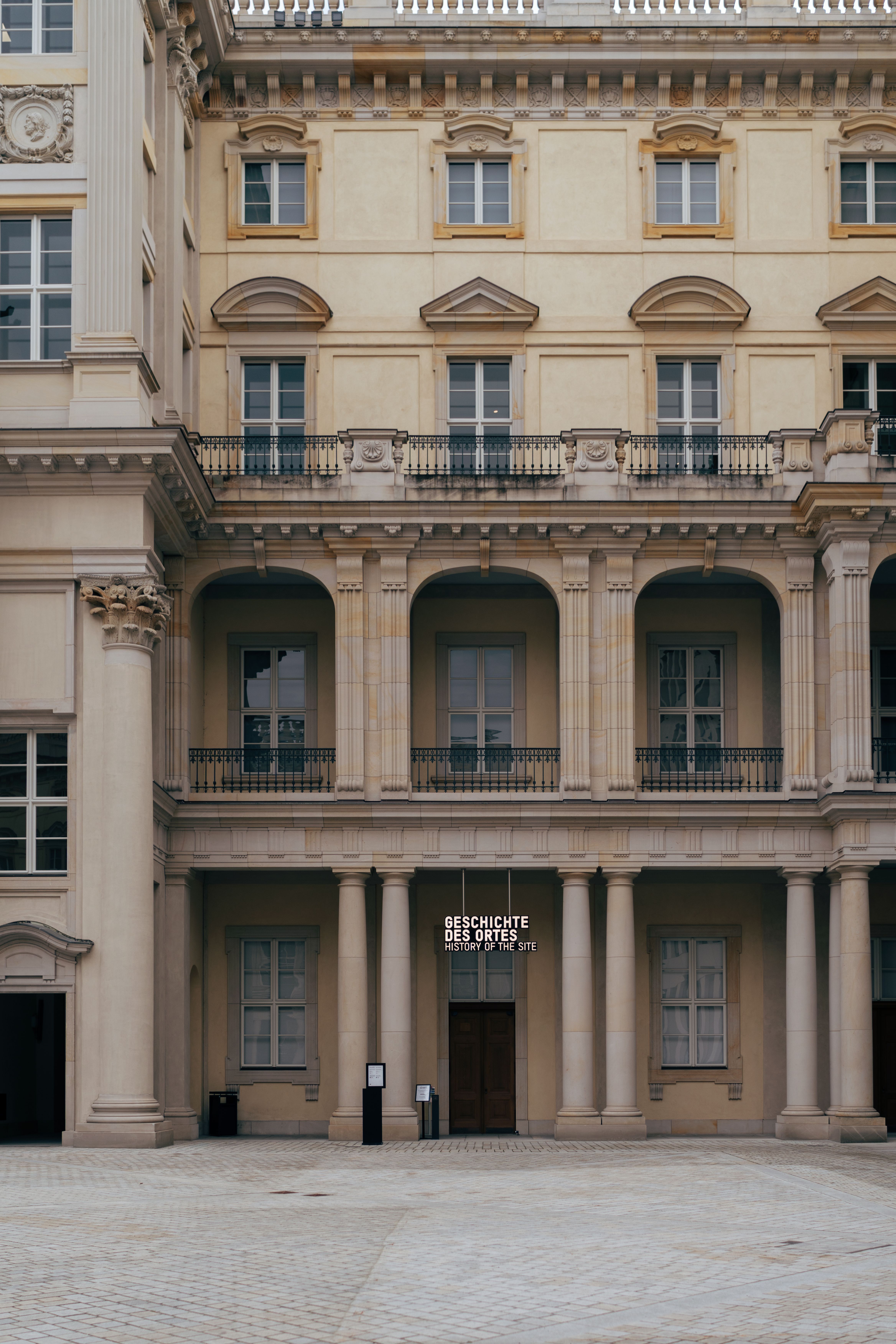 Traditional Museum by the Square in Berlin · Free Stock Photo