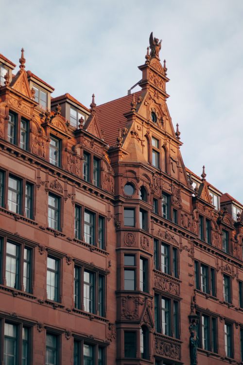 Free Captivating facade of a classical urban building bathed in warm sunset light. Stock Photo