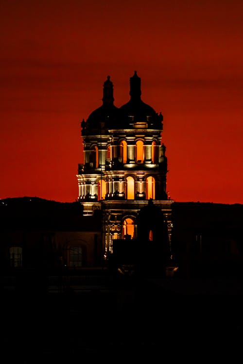 Foto profissional grátis de cair da noite, capela, céu vermelho