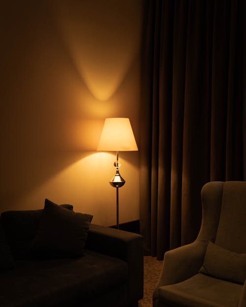 Бесплатное стоковое фото с вертикальный выстрел, комната, лампа