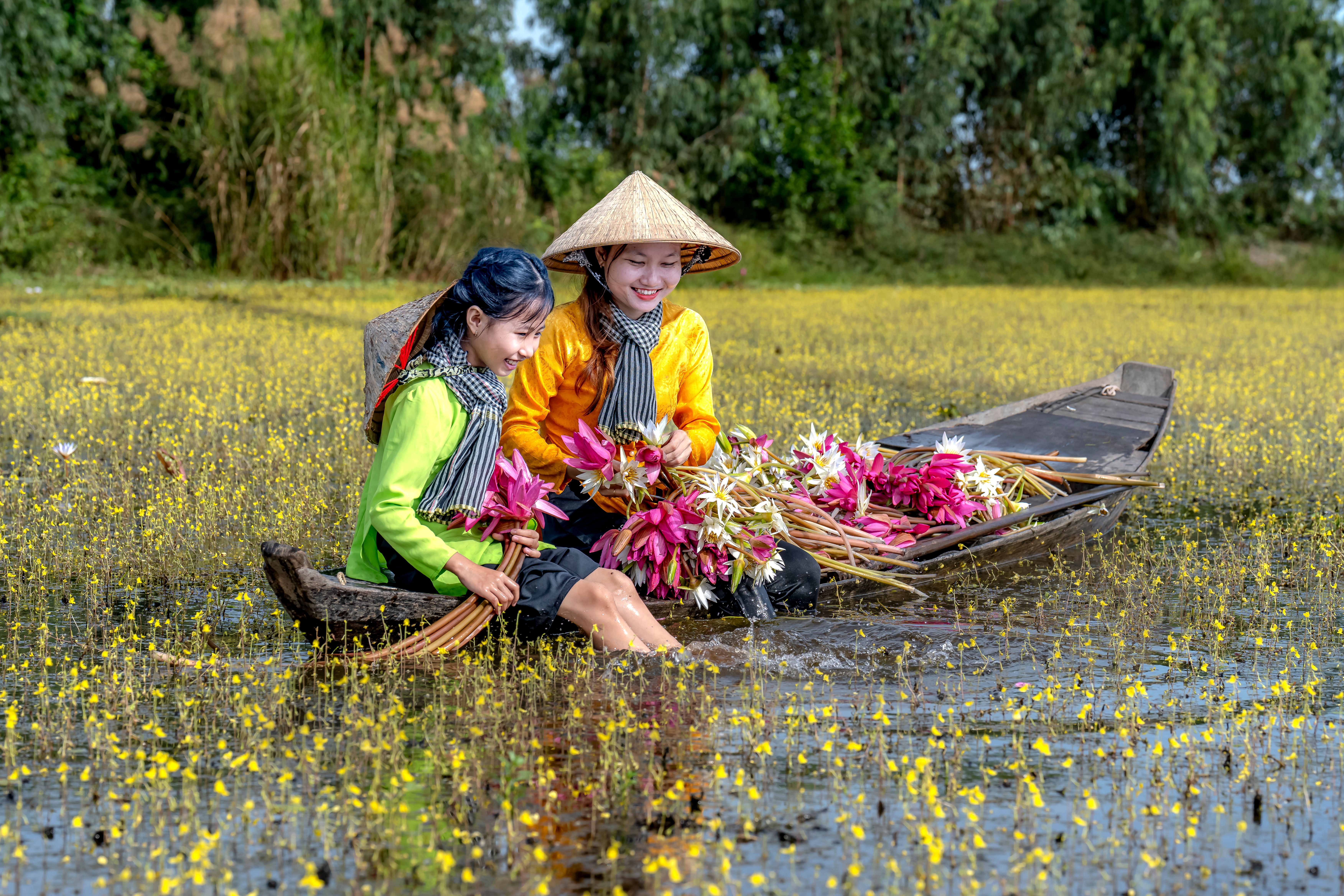 Two Smiling Girls in a Canoe · Free Stock Photo
