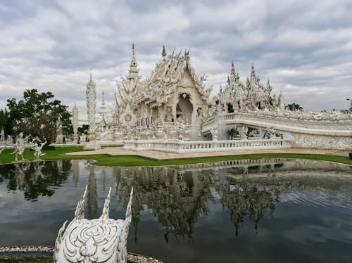 Wat Rong Khun (Chiang Rai Thailand)