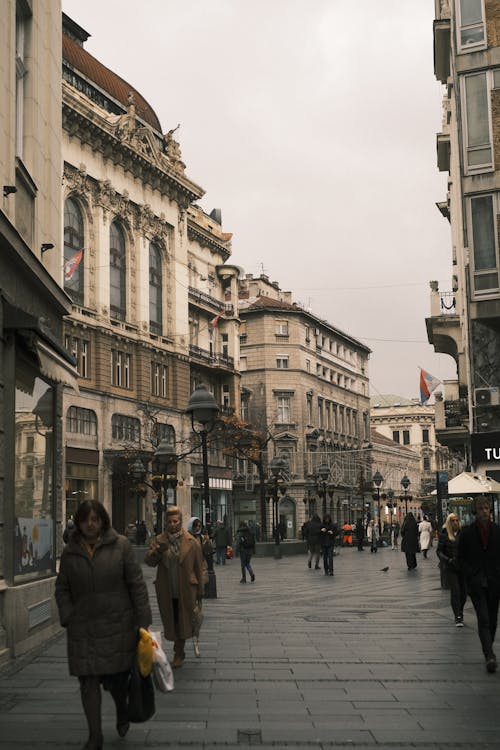 arka sokak, binalar, Budapeşte içeren Ücretsiz stok fotoğraf