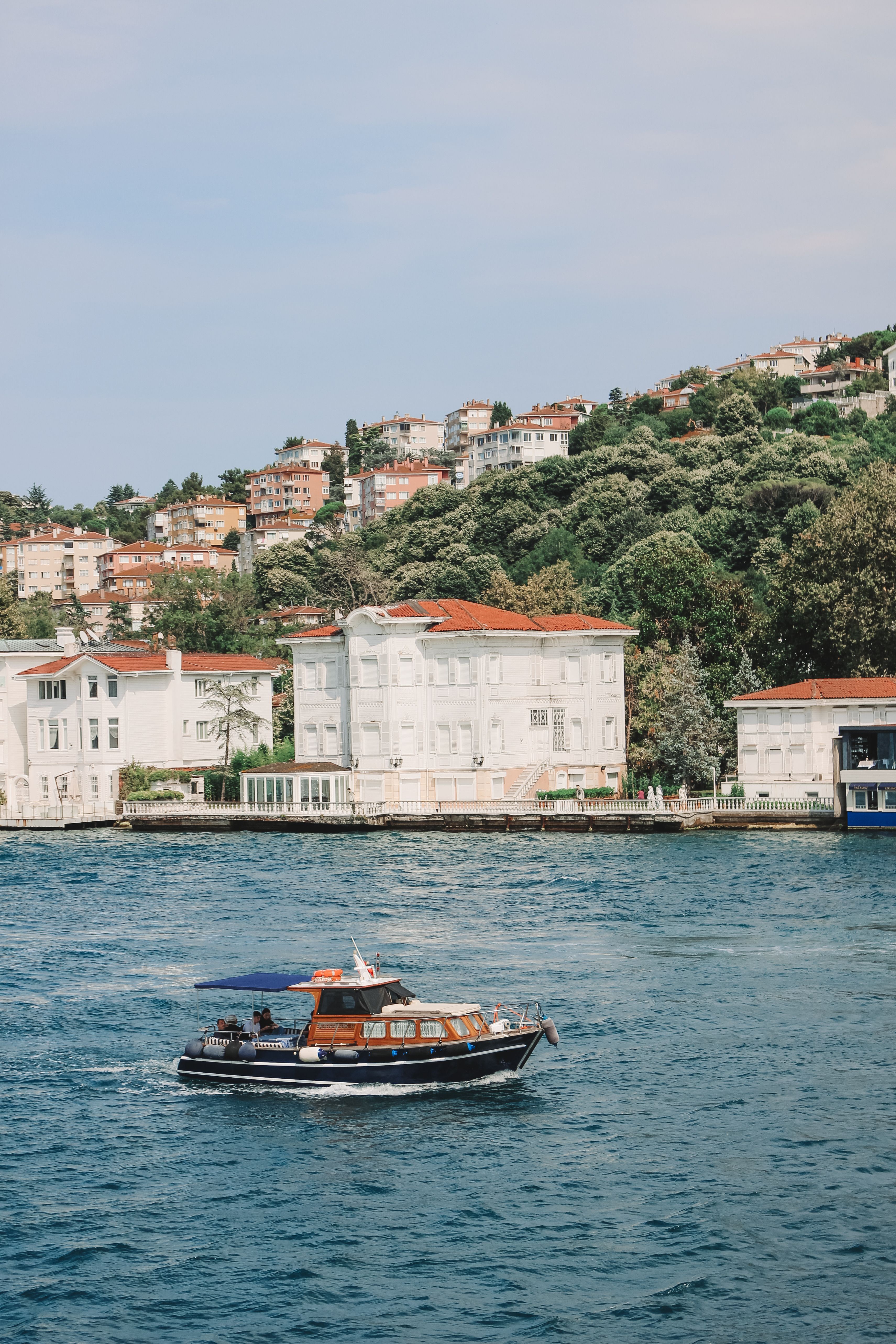 Motorboat on Bosporus in Istanbul · Free Stock Photo